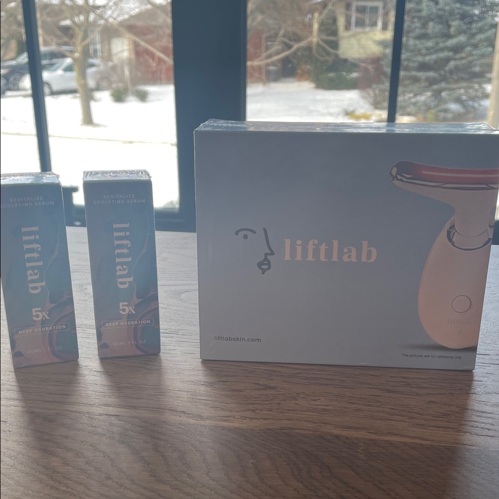 LiftLab Skincare Set with Serum and Device